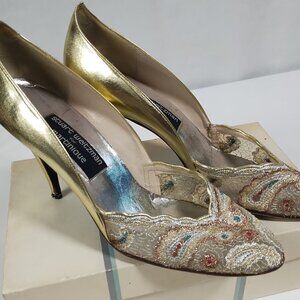 Stuart Weitzman Gold Vintage Scallop Edge Heels Size 9.5